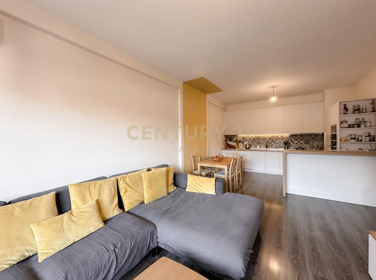 Shesim apartament 2+1 perball UET-se ne Porcelan!