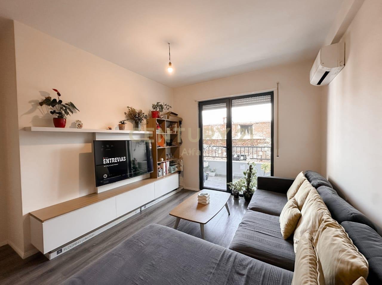 Shesim apartament 2+1 perball UET-se ne Porcelan!