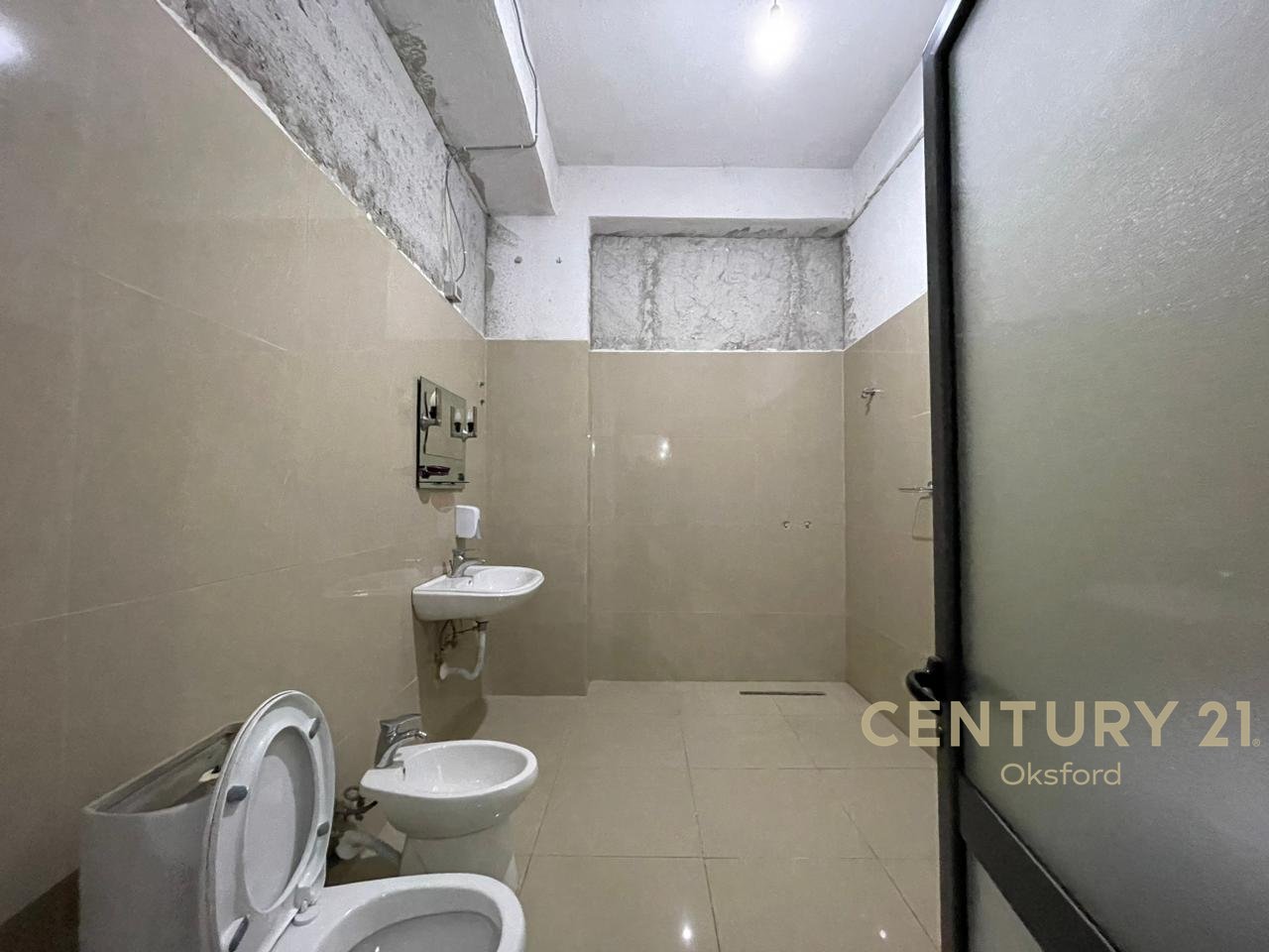 414M2 PARKING AREA FOR SALE IN FRESK