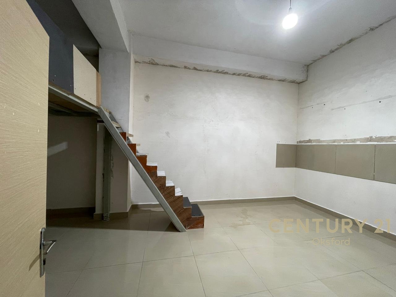 414M2 PARKING AREA FOR SALE IN FRESK