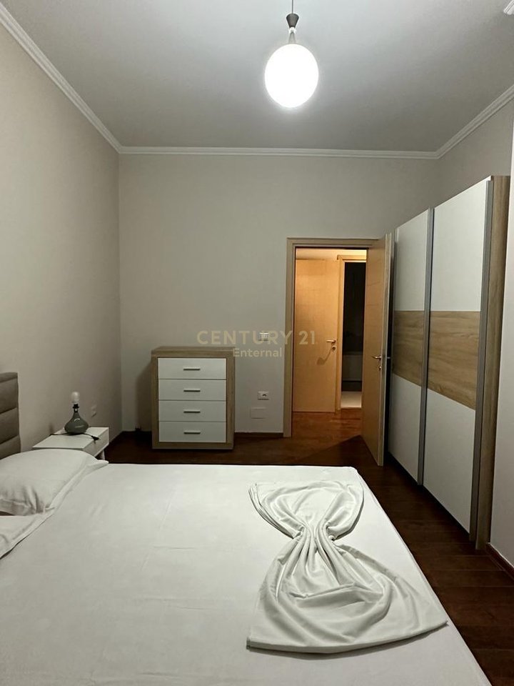 Jepet me Qera Apartament/Zyra  2+1+2 tek zona e ish Gardes