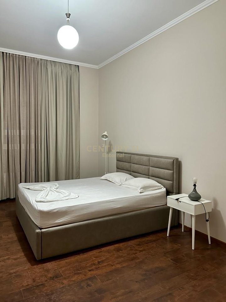 Jepet me Qera Apartament/Zyra  2+1+2 tek zona e ish Gardes