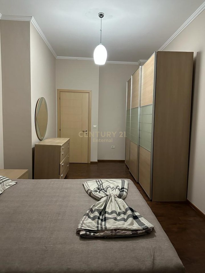 Jepet me Qera Apartament/Zyra  2+1+2 tek zona e ish Gardes
