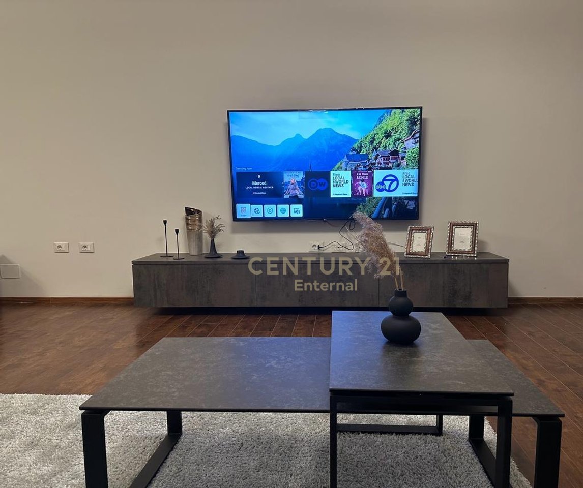 Jepet me Qera Apartament/Zyra  2+1+2 tek zona e ish Gardes