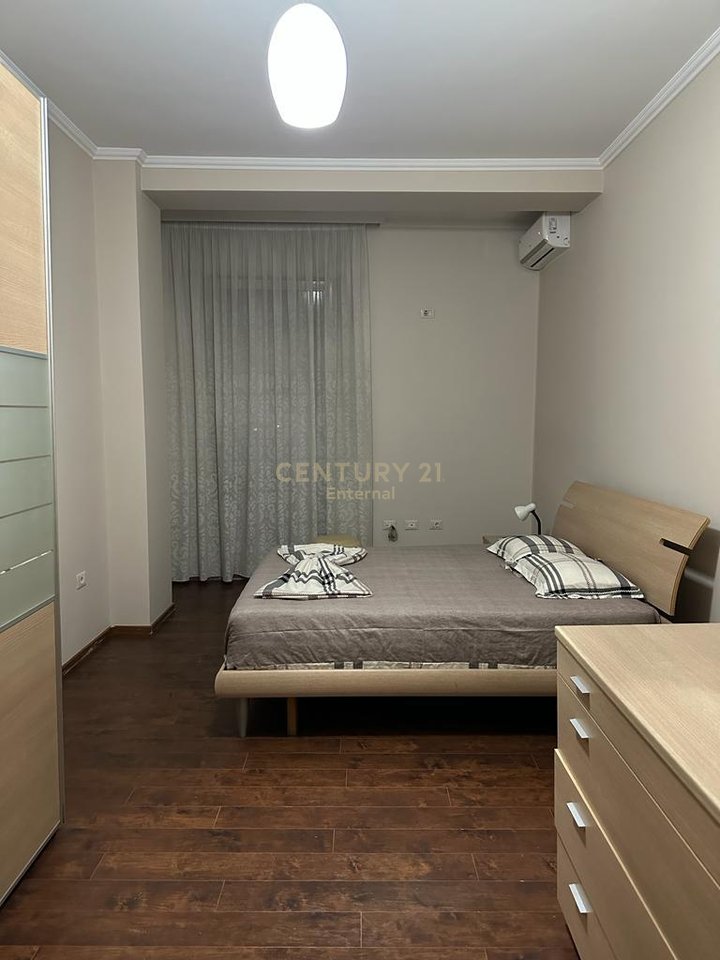 Jepet me Qera Apartament/Zyra  2+1+2 tek zona e ish Gardes