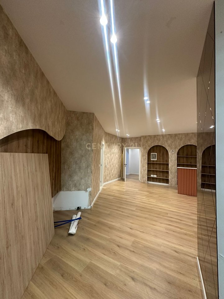Locale commerciale 80 m² in affitto, 1° piano, di fronte a Vila L.