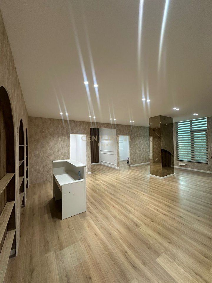 Locale commerciale 80 m² in affitto, 1° piano, di fronte a Vila L.