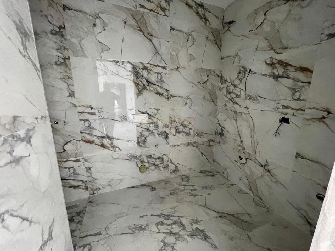 APARTAMENT LUKSOZ PREMIUM 2+1+2 NE SHITJE+GARAZH