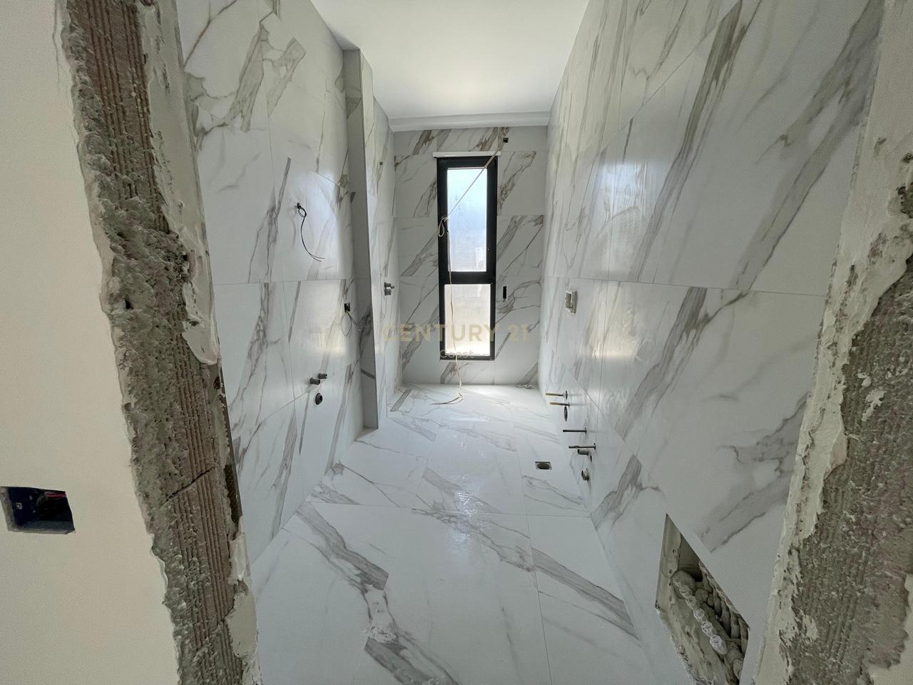 APARTAMENT LUKSOZ PREMIUM 2+1+2 NE SHITJE+GARAZH