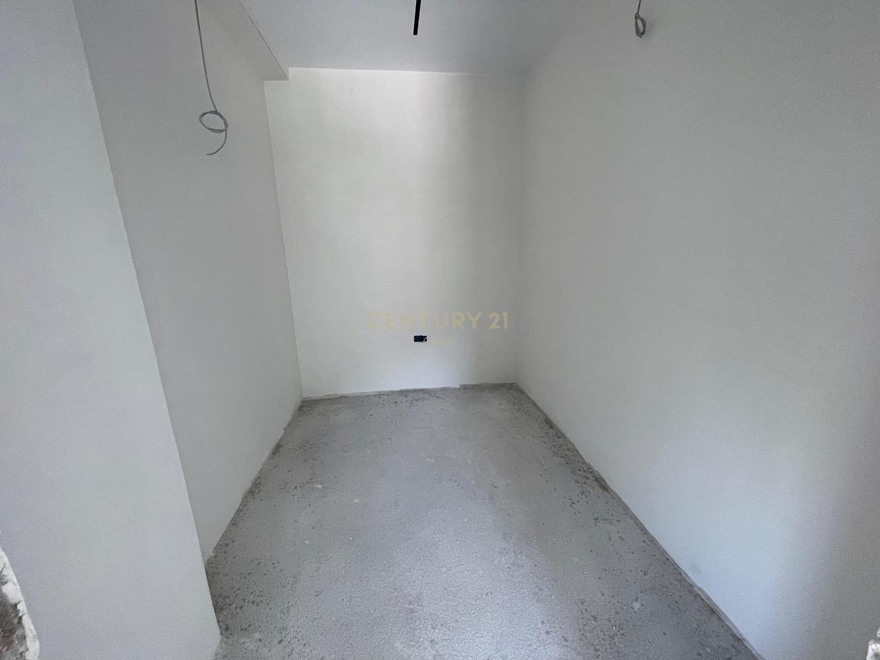 APARTAMENT LUKSOZ PREMIUM 2+1+2 NE SHITJE+GARAZH