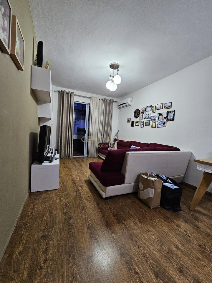 Apartament 2+1 për Qira në Fresk