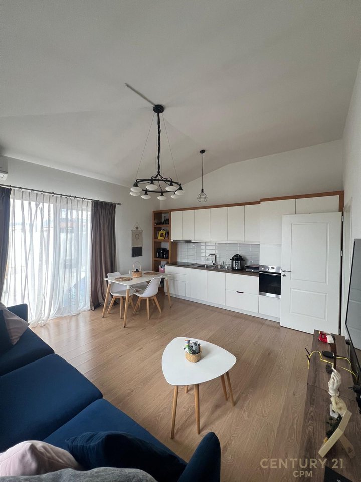 Shitet Apartament 1+1 + Verand tek Fresku!