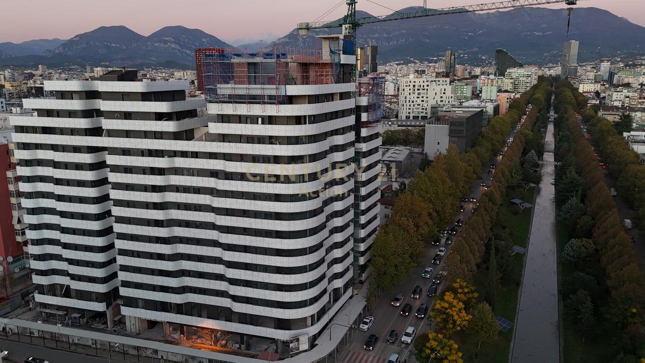 BUSINESS UNIT FOR RENT, GROUND FLOOR AT CORNER RESIDENCE!