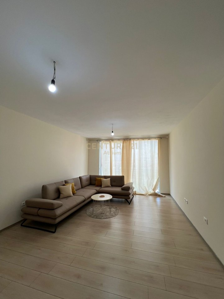 JEPET ME QIRA APARTAMENT PËR ZYRA OSE BANIM + POST PARKIMI, TEK KRYQËZIMI I FARMACISË 10!!
