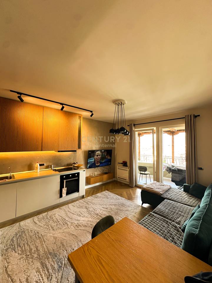 Kompleksi Grand, Tregu Elektrik - Shitet 1+1 59m2 + 10m2 Verande