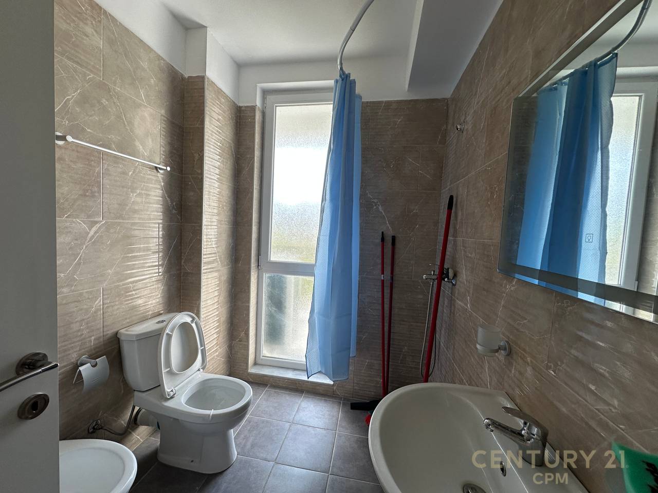 Apartament 2+1 Me Qira Rruga 5 Maji
