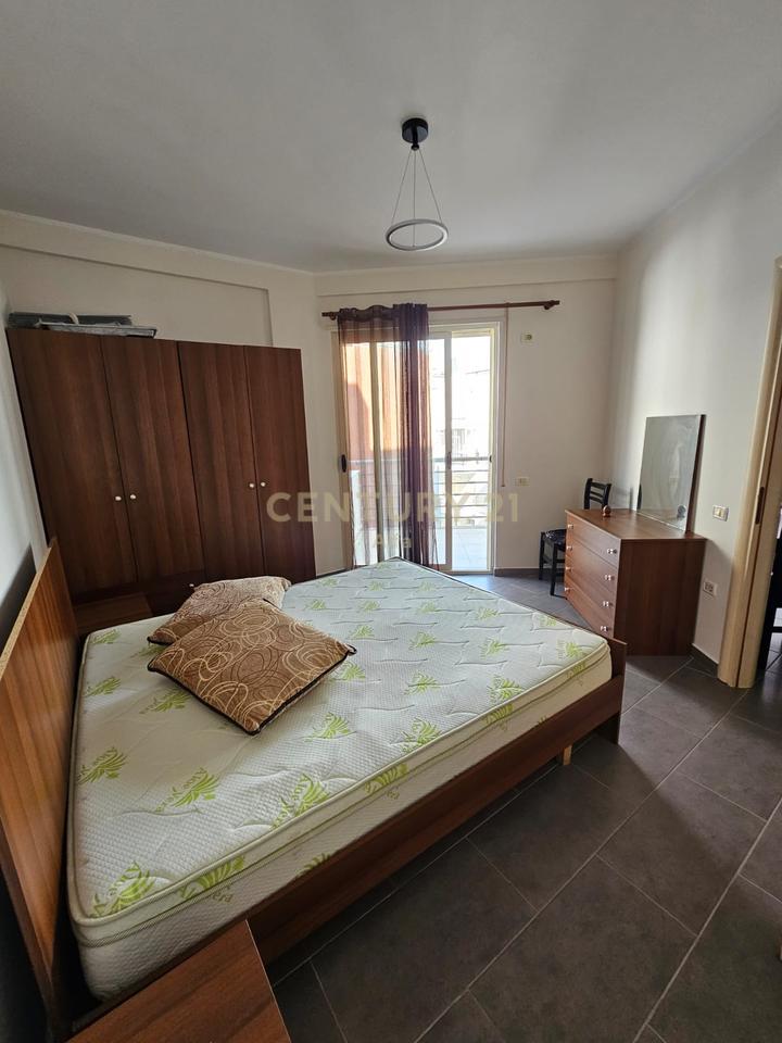 Apartament 1+1 per Qira , rruga Peti
