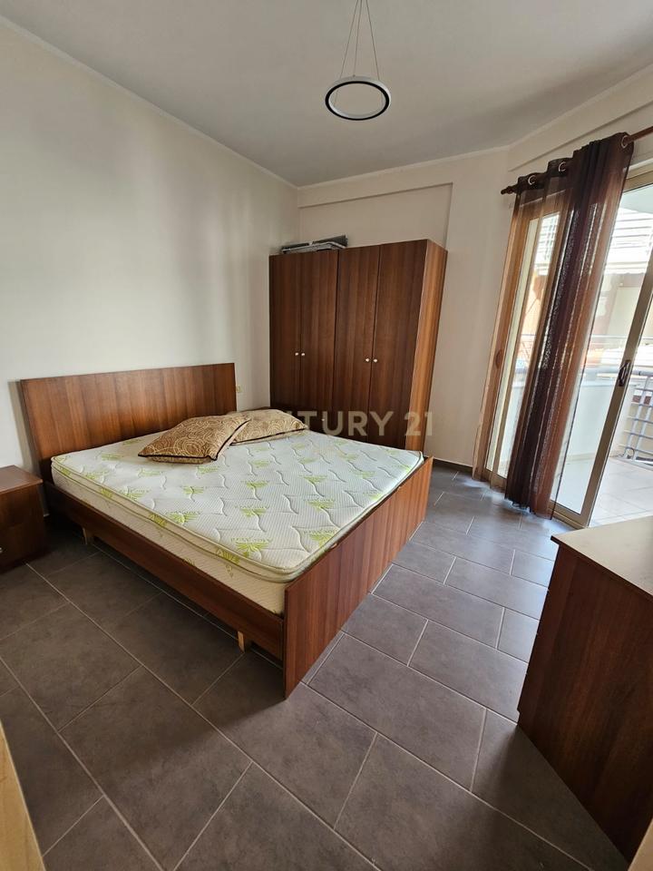 Apartament 1+1 per Qira , rruga Peti