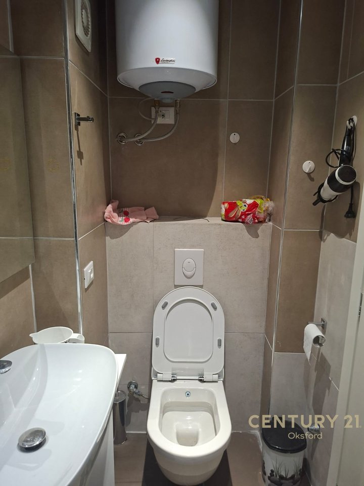 SHITET GARSONIERE NË VLORË, JONUFËR