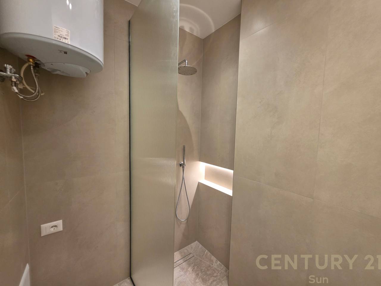 APARTAMENT 2+1+PARKIM PËR QIRA NË KOMUNËN E PARISIT