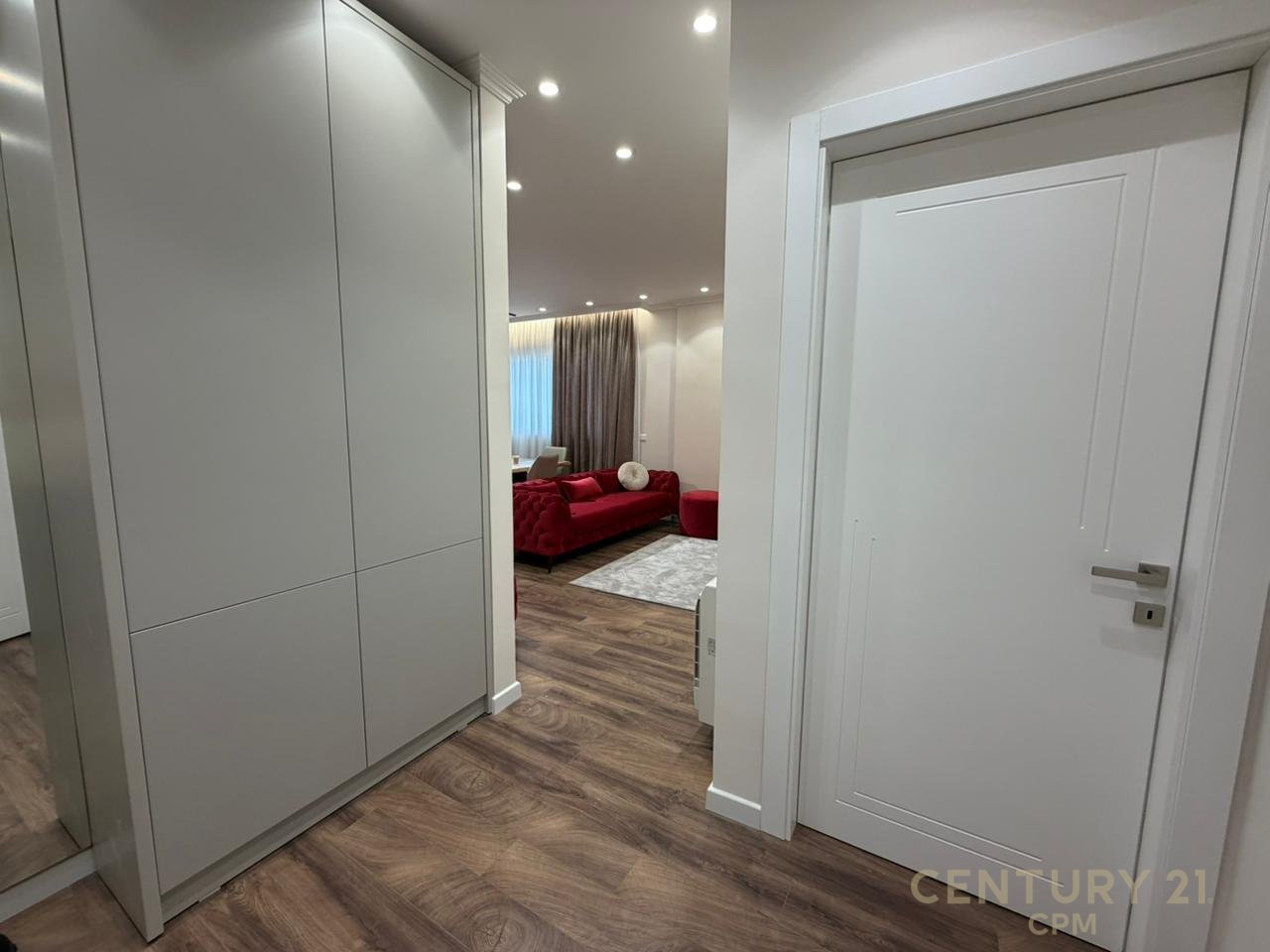 Apartament 1+1+Post Parkimi ne shitje Tek Pazari i Ri