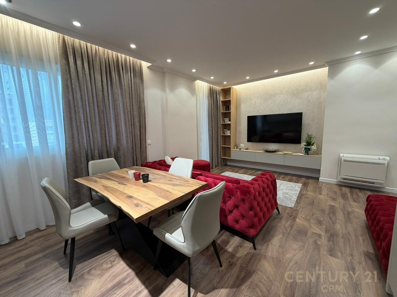 Apartament 1+1+Post Parkimi ne shitje Tek Pazari i Ri