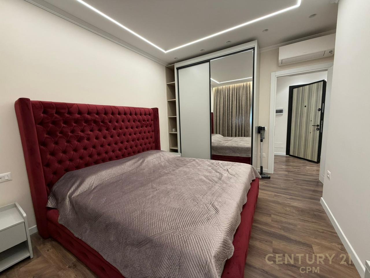 Apartament 1+1+Post Parkimi ne shitje Tek Pazari i Ri