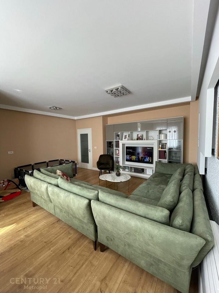 MYSLYM SHYR, APARTAMENT 2+1 PER QIRA!
