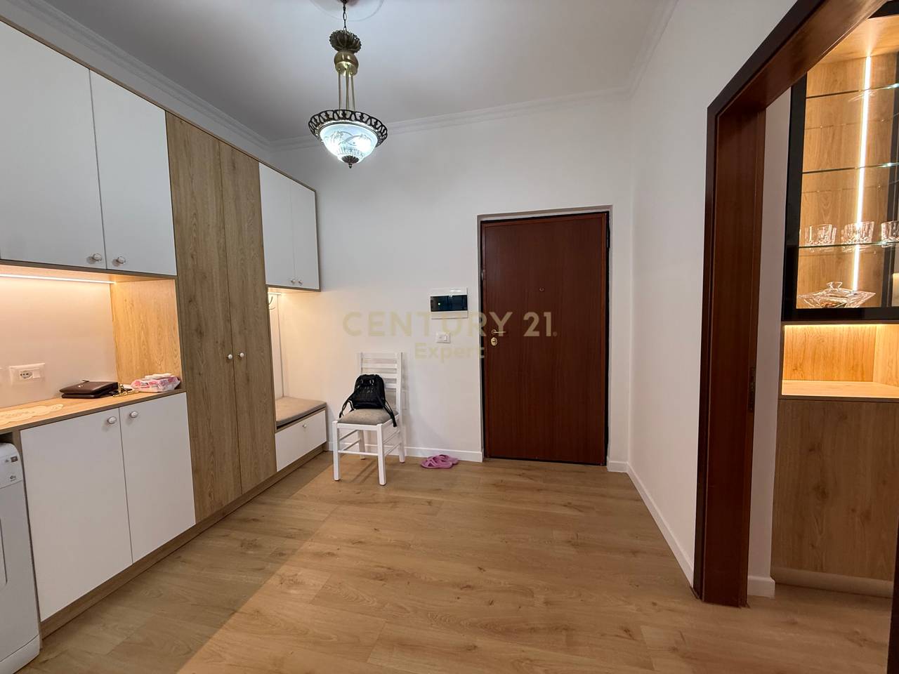 APARTMENT 2+1 GARAGE FOR RENT ON KONGRESI I MANASTIRIT STREET!