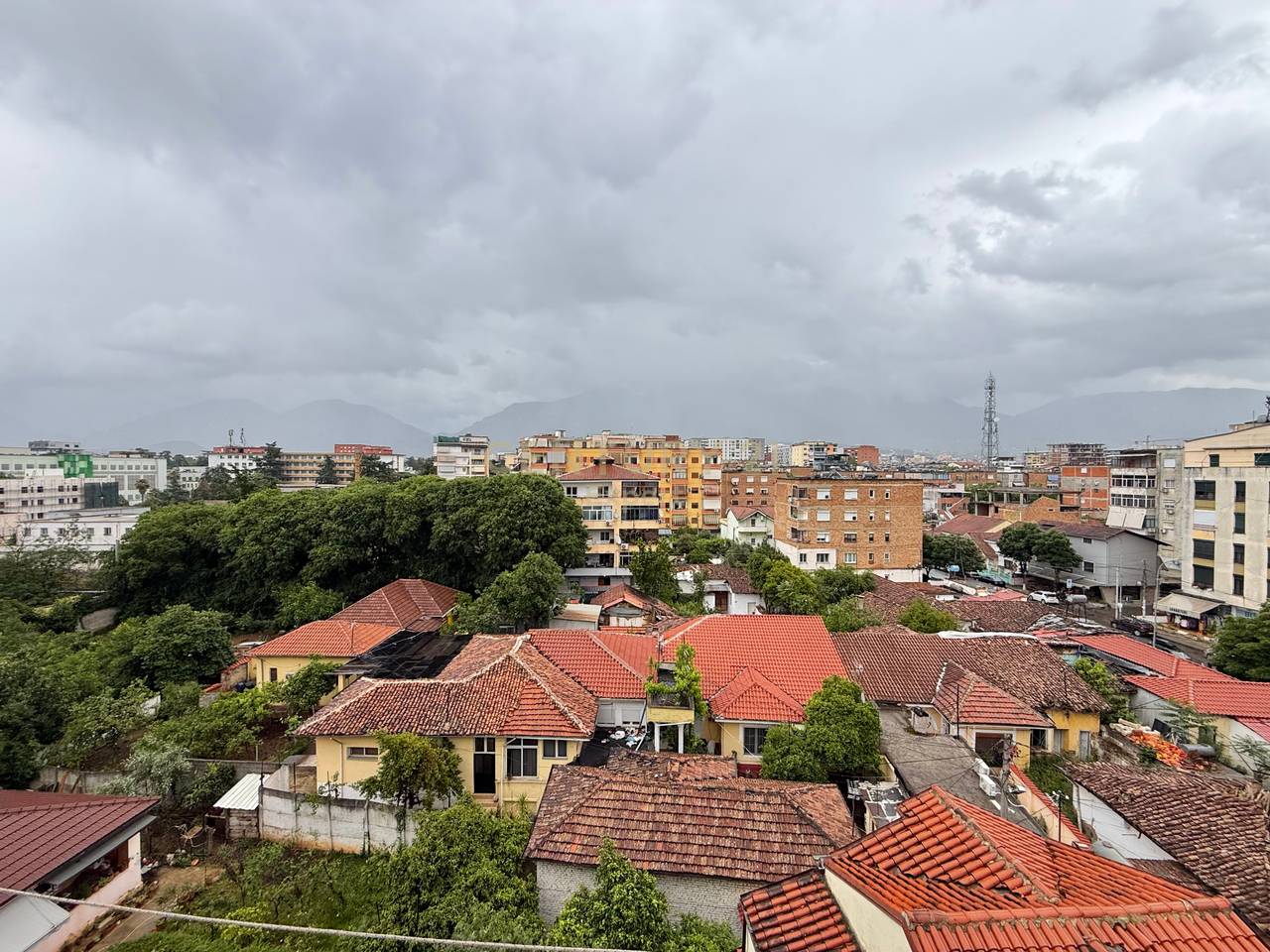 APARTMENT 2+1 GARAGE FOR RENT ON KONGRESI I MANASTIRIT STREET!