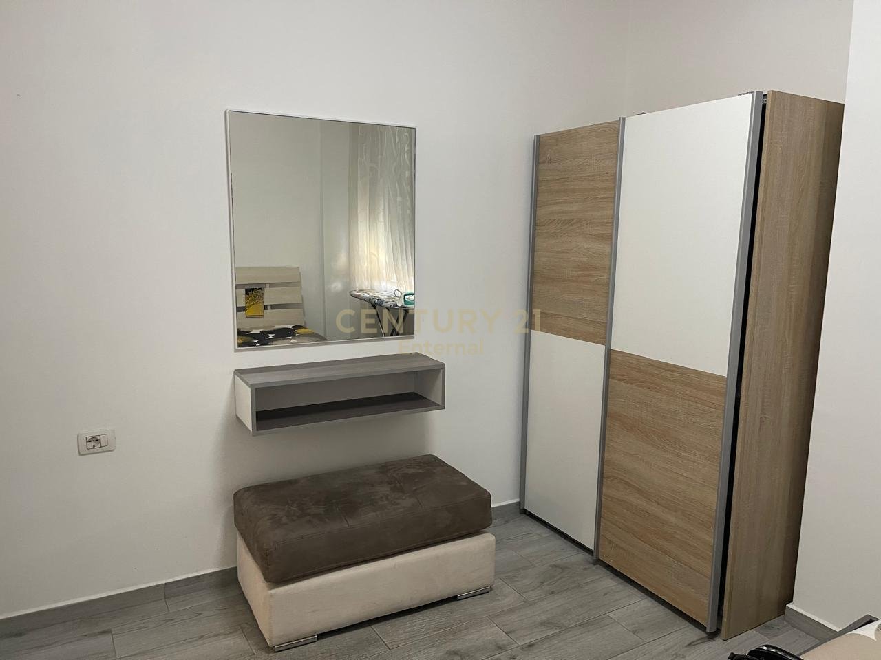 Apartament 1+1 Me Qira te  Medreseja