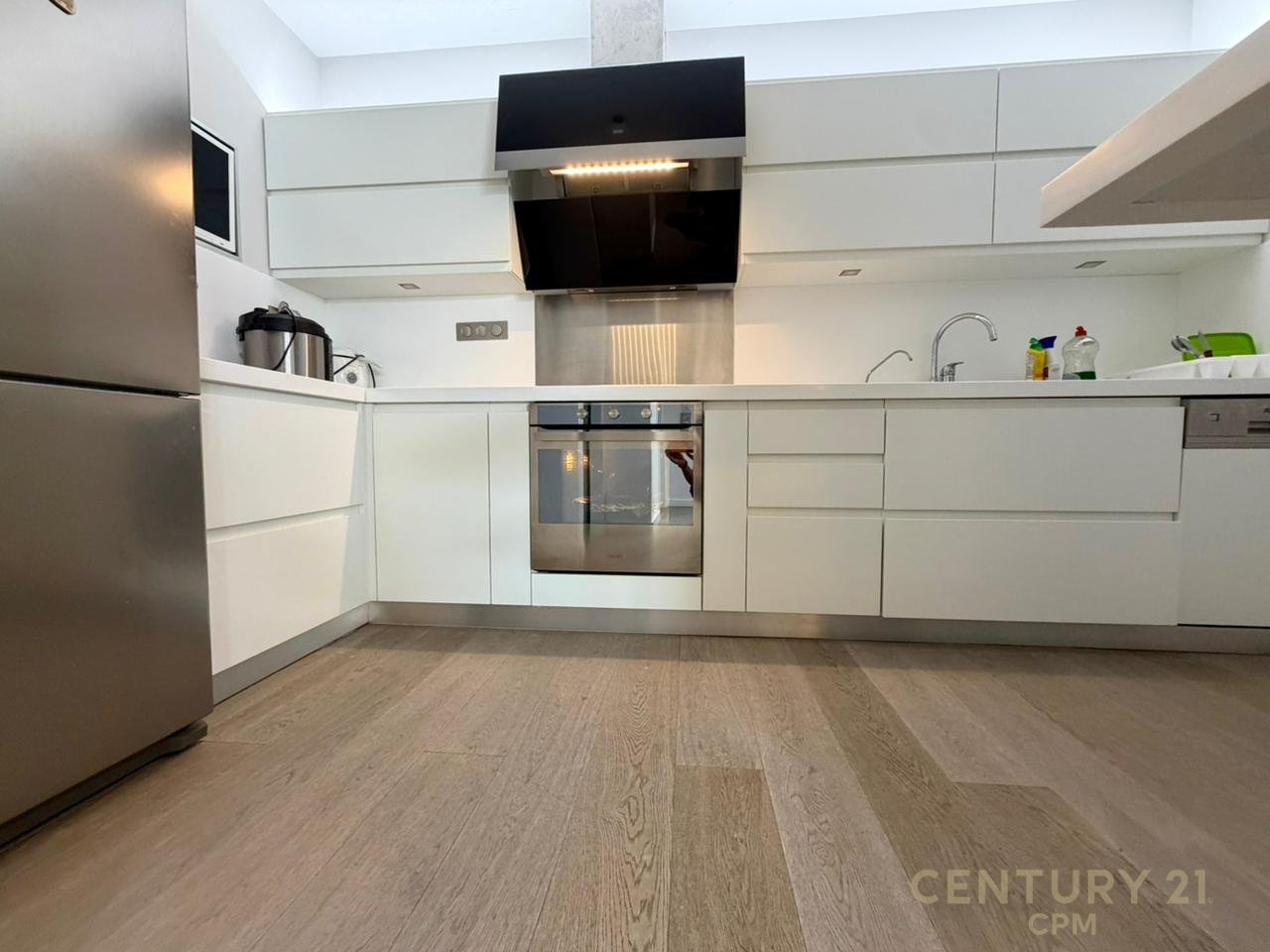 SHESIM SUPER APARTAMENT ME PAMJE NGA DETI 3+1+2+POST PARKIMI NE SARANDE!