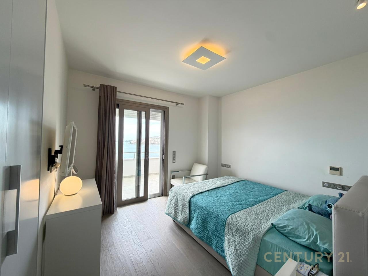 SHESIM SUPER APARTAMENT ME PAMJE NGA DETI 3+1+2+POST PARKIMI NE SARANDE!