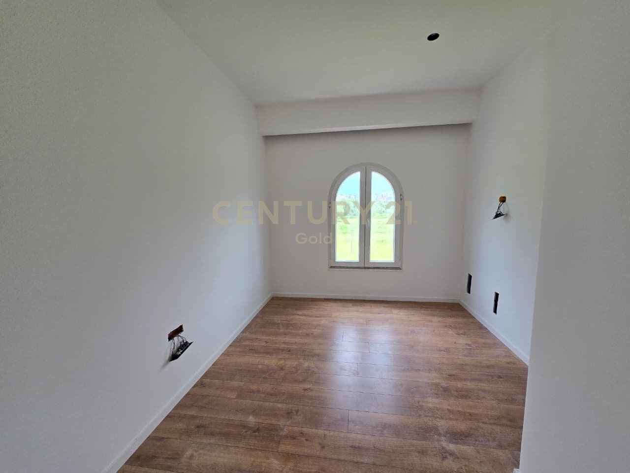 INDIVIDUAL VILLA FOR SALE IN MJULL BATHORE!