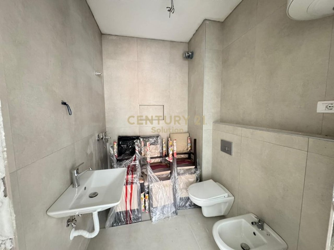 APARTAMENT 2+1+2 TUALETE PER SHITJE PRANE KOMPLEKSIT FRATARI!
