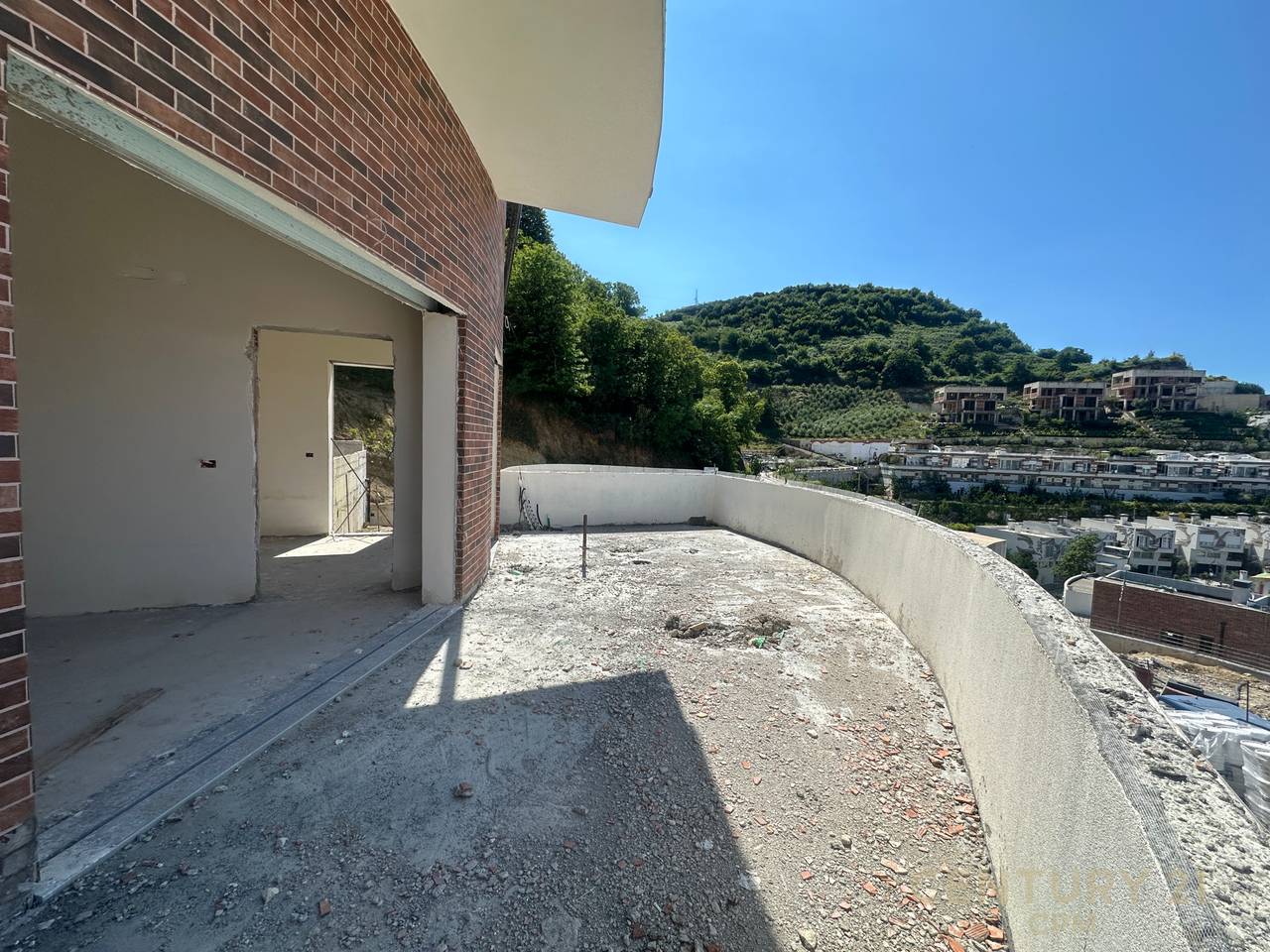 2+1 apartment with veranda for sale in Kodra e Diellit 2