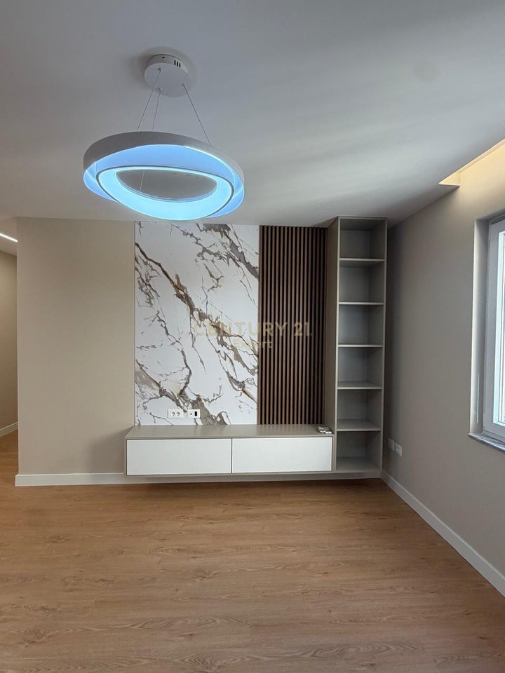 SHESIM APARTAMENT 2+1 PALLATI USLUGA RRUGA ASIM VOKSHI