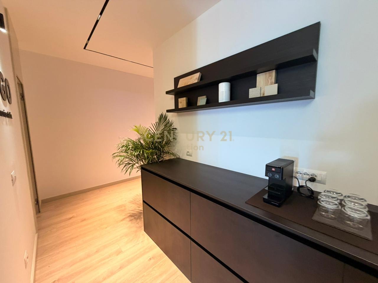 🏡 Shitet apartament 1+1 –Rruga e Barrikadave