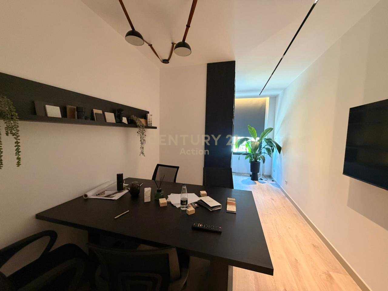 🏡 Shitet apartament 1+1 –Rruga e Barrikadave