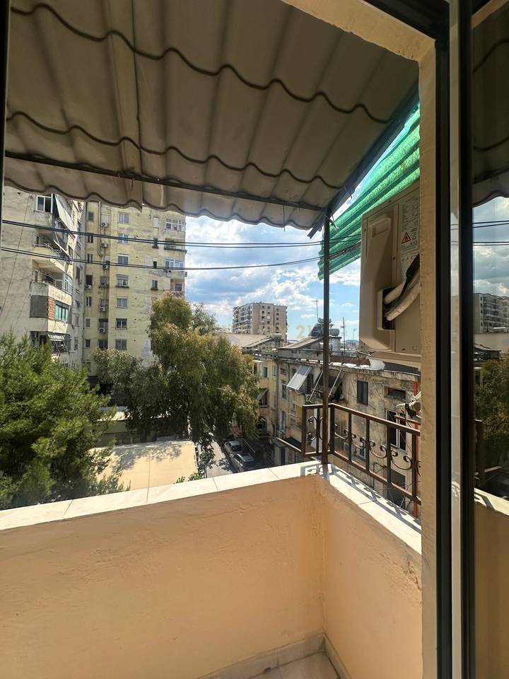 🏡 Jepet me qira apartament 1+1, Rruga e Durresit