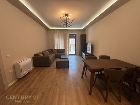 Appartamento moderno 2+1+2 + 2 posti auto in affitto vicino all'Hotel Radisson!