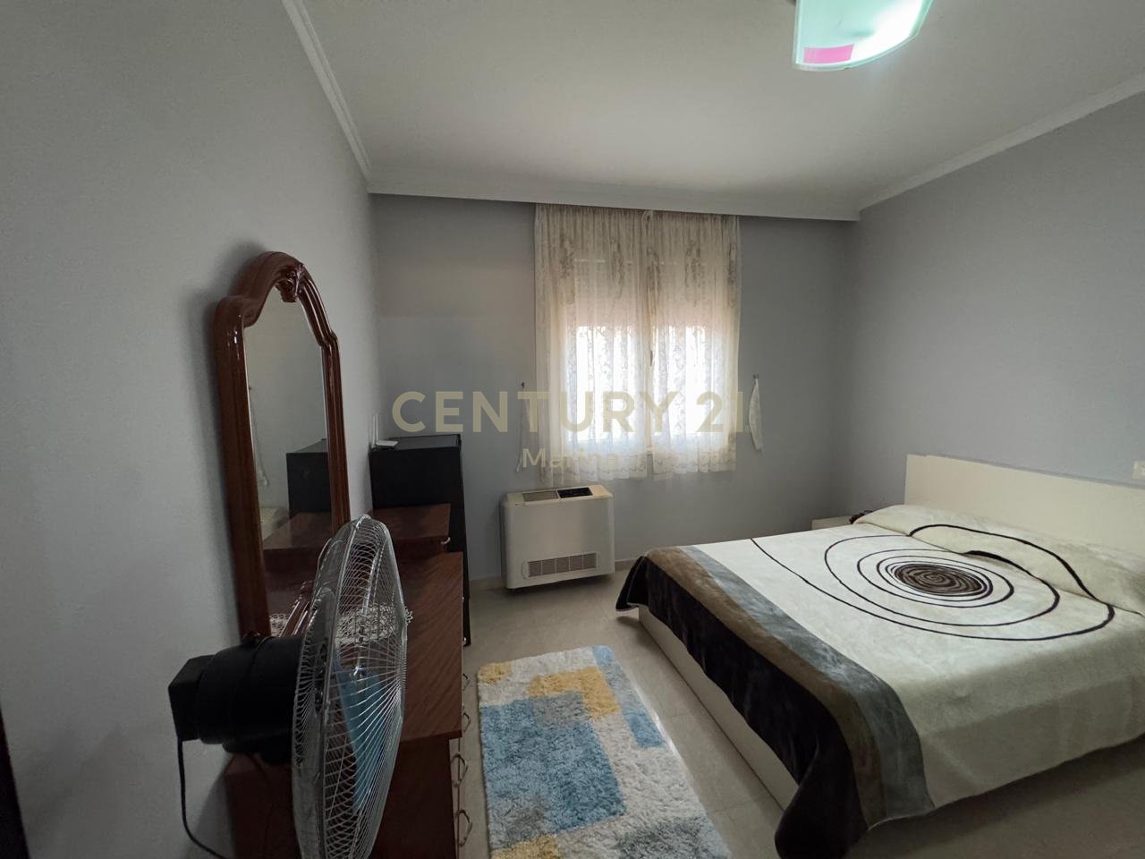 APARTAMENT 3+2+ POST PARKIM PER QERA,NE LUNGOMARE!