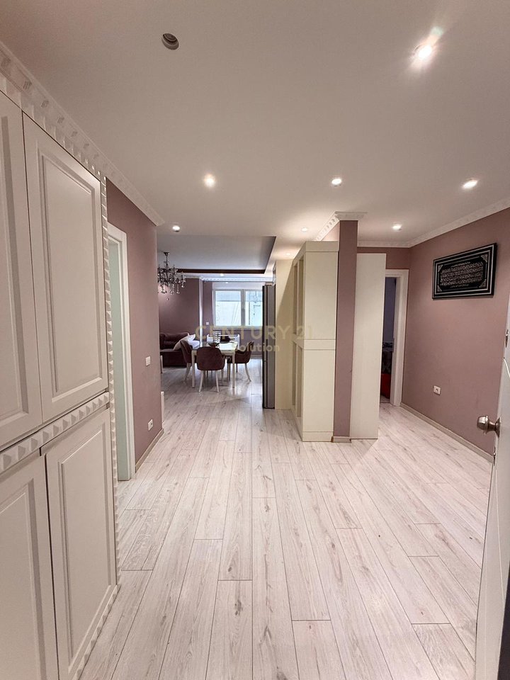 SHITET APARTAMENT 2+1+2 TE KOMUNA PARISIT