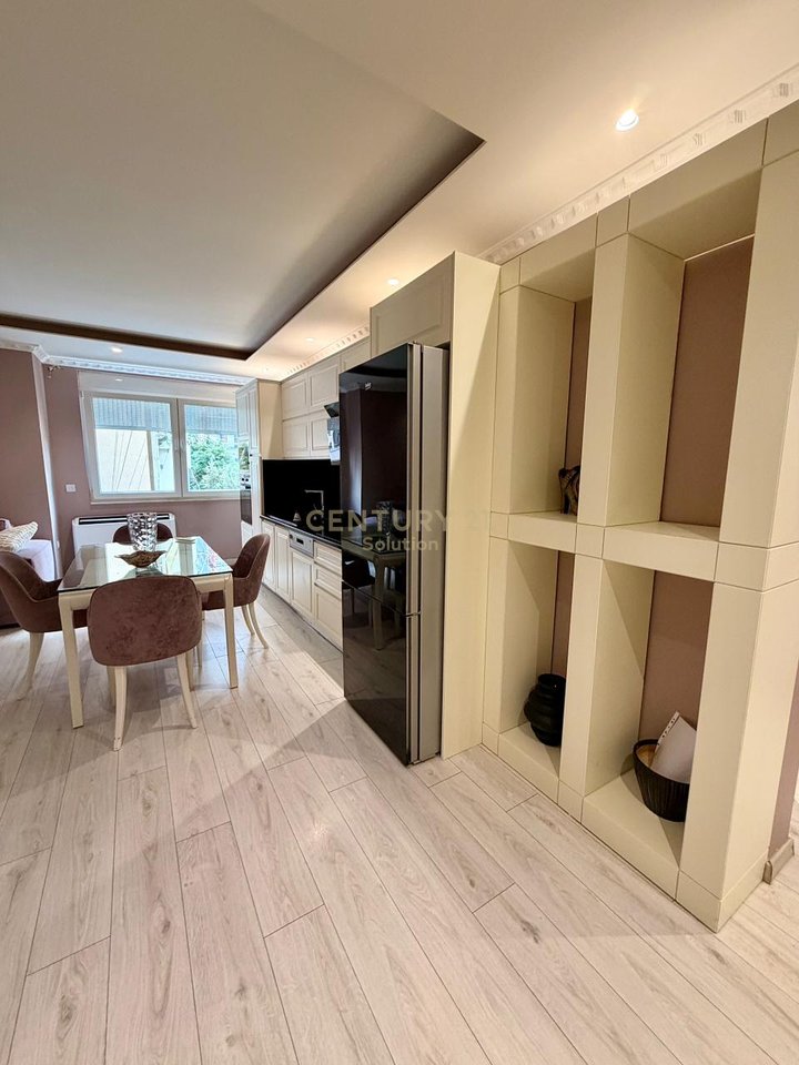SHITET APARTAMENT 2+1+2 TE KOMUNA PARISIT