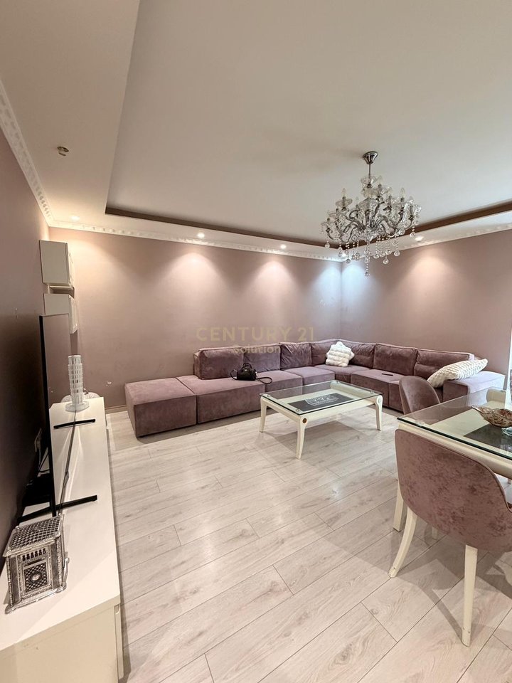 SHITET APARTAMENT 2+1+2 TE KOMUNA PARISIT