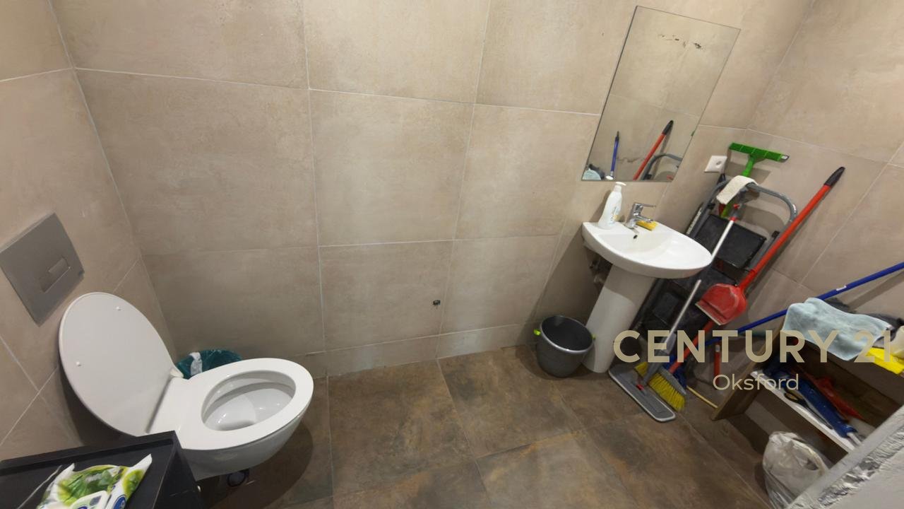 COMMERCIAL SPACE/LOFT FOR SALE ON FLOOR 0 ON BARDHYL STREET