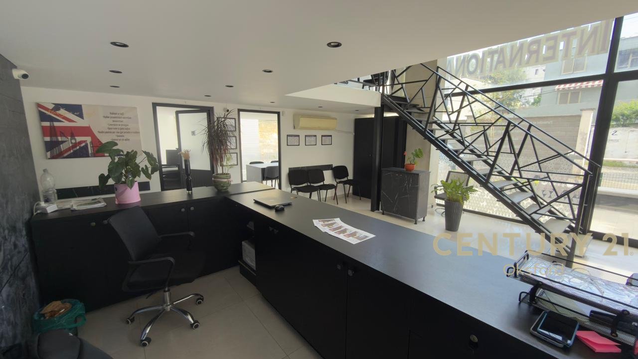 COMMERCIAL SPACE/LOFT FOR SALE ON FLOOR 0 ON BARDHYL STREET