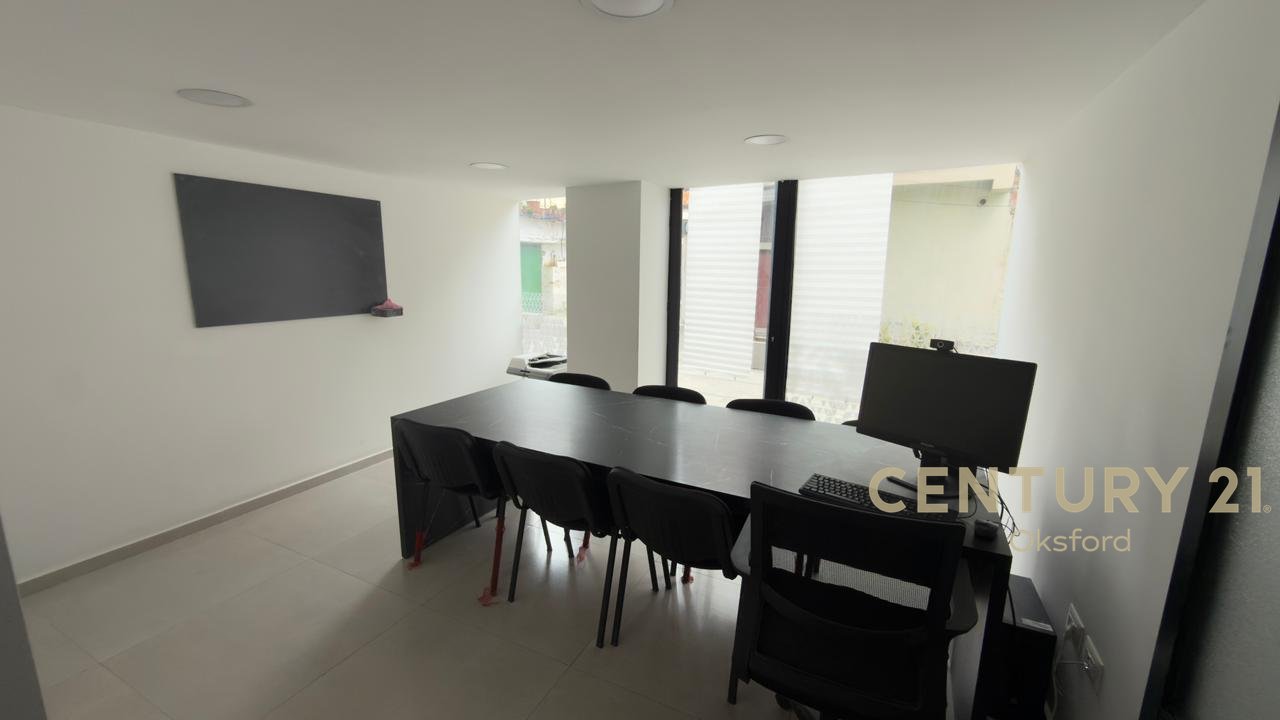 COMMERCIAL SPACE/LOFT FOR SALE ON FLOOR 0 ON BARDHYL STREET