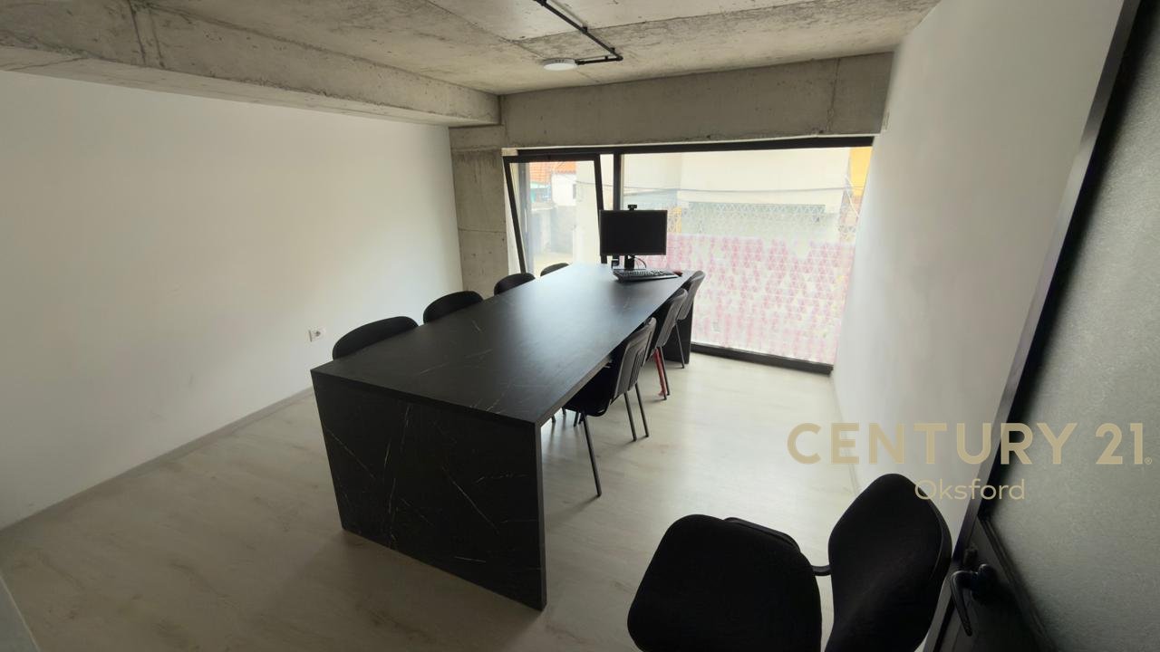 COMMERCIAL SPACE/LOFT FOR SALE ON FLOOR 0 ON BARDHYL STREET