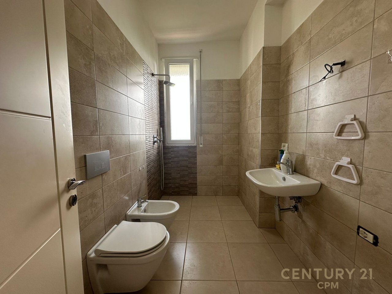 Apartament 1+1 Per Qera Tek Ish Fusha E Aviacionit!